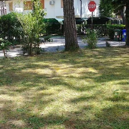 Villetta A Due Piani In Splendida Pineta *